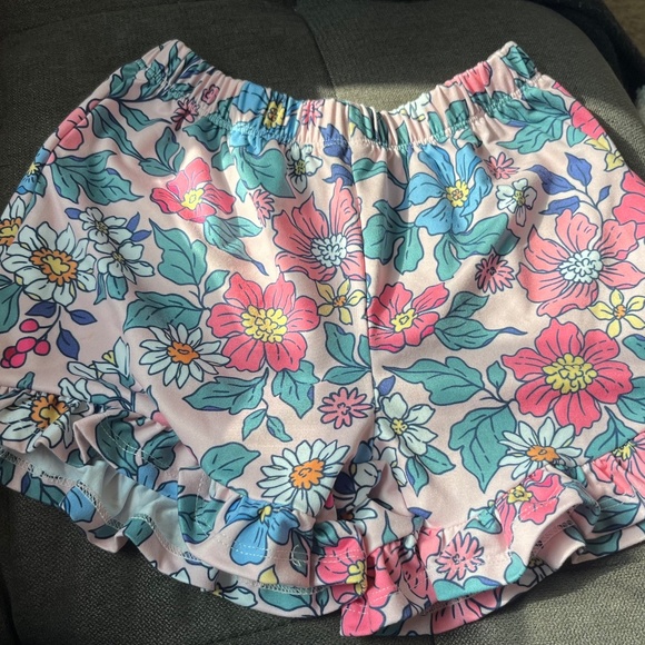 B21  Millie Loves Lilly Brand Floral Ruffle Hem Shorts - Picture 1 of 2